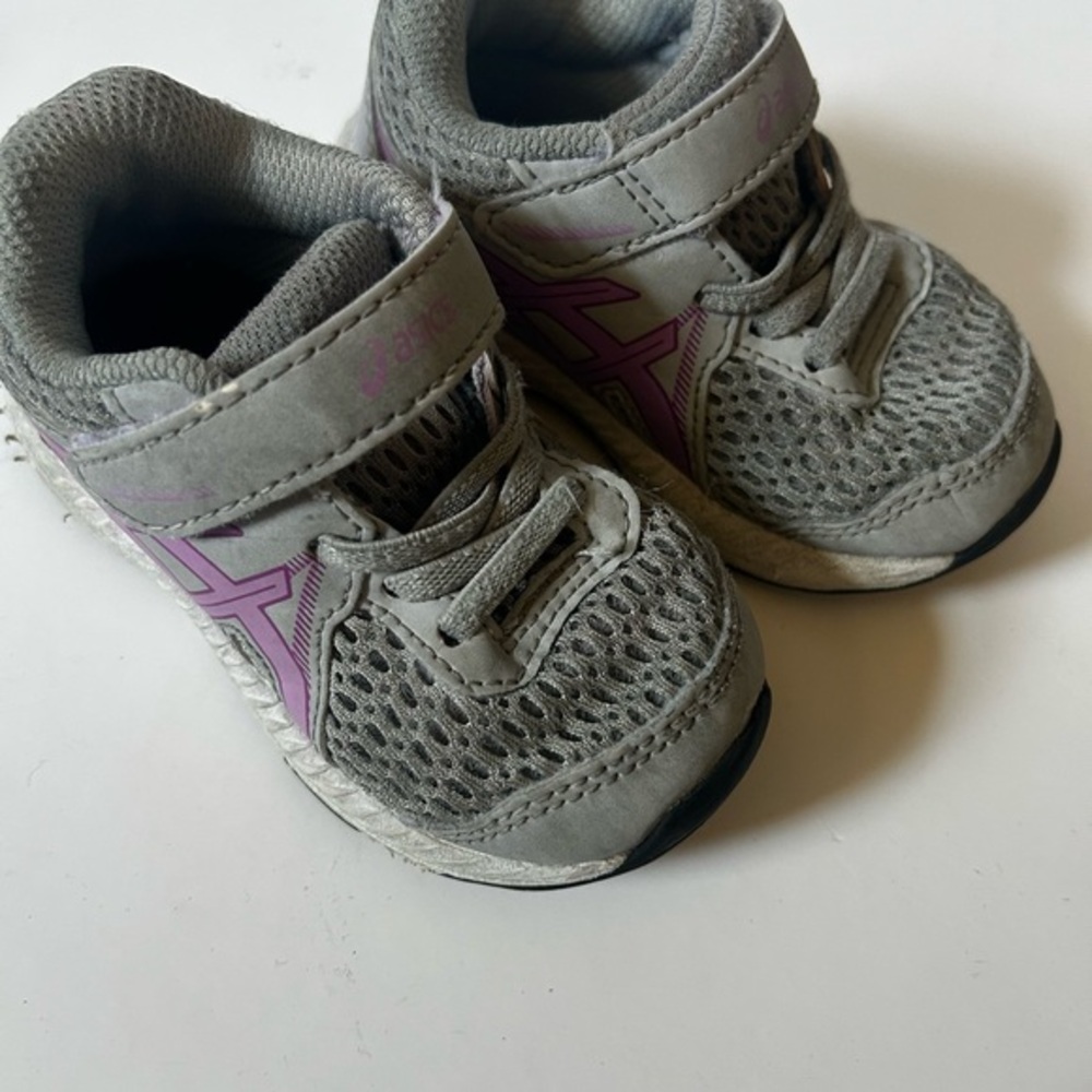 ASICS  Contend Kids size 5 Gray and Purple Velcro Sneakers